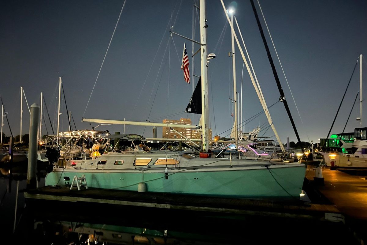 2006 Hunter 41 Deck Salon