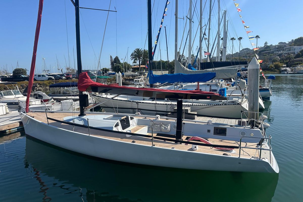 2006 Maxi Dolphin Cross Current 33