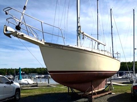 1988 Island Packet 31 for sale in Pentwater, Michigan