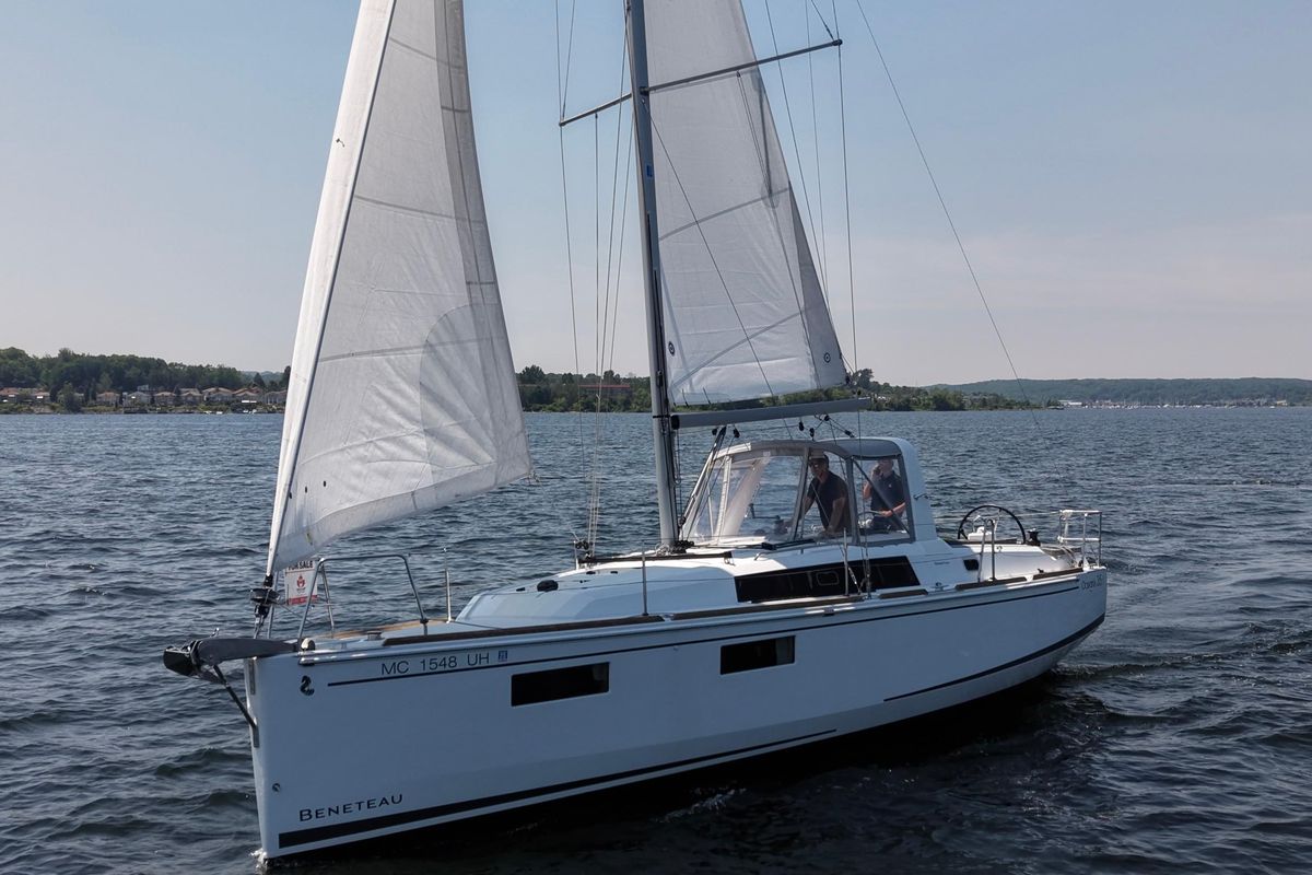 2019 Beneteau Oceanis 35.1