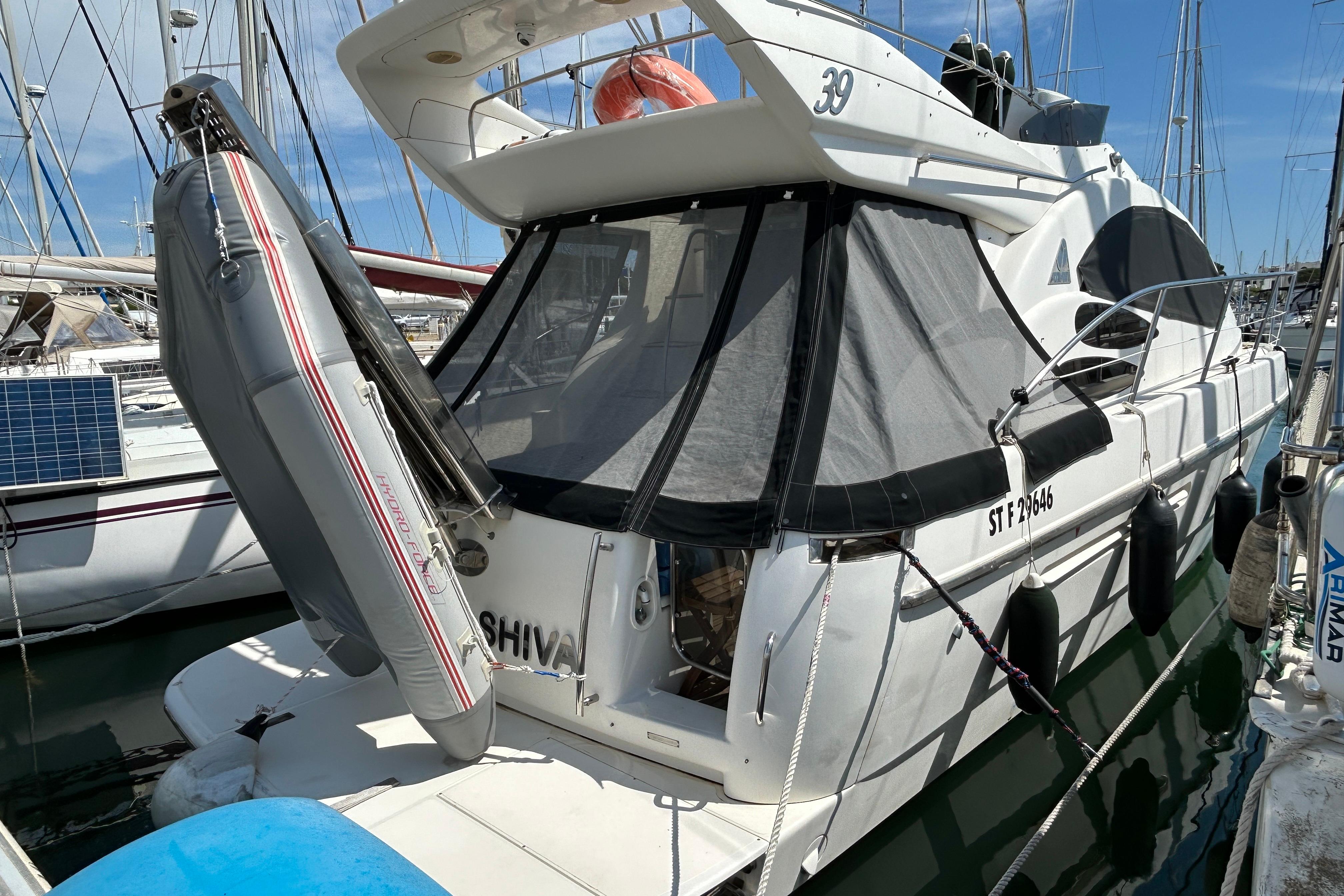 2000 Azimut 39
