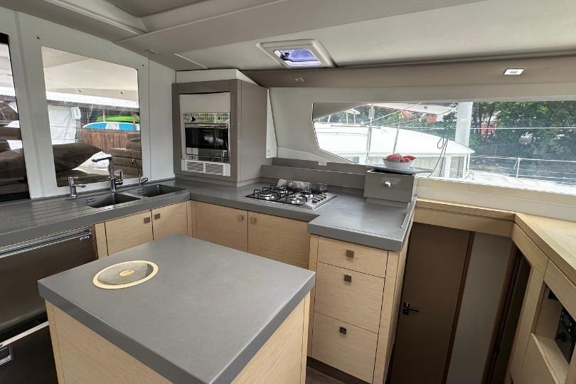 2018 Fountaine Pajot Saona 47