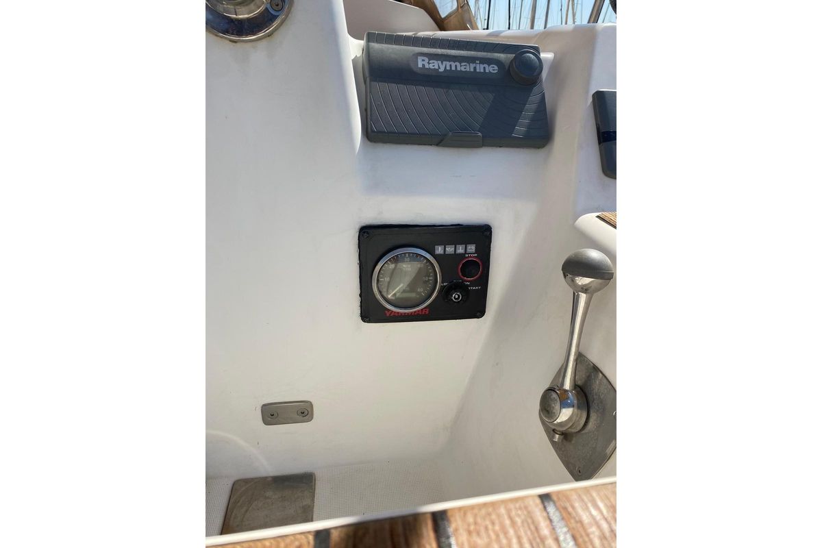 2011 Dufour 375 Grand Large for sale in Marseille, Bouches-du-Rhône, France 39 ft