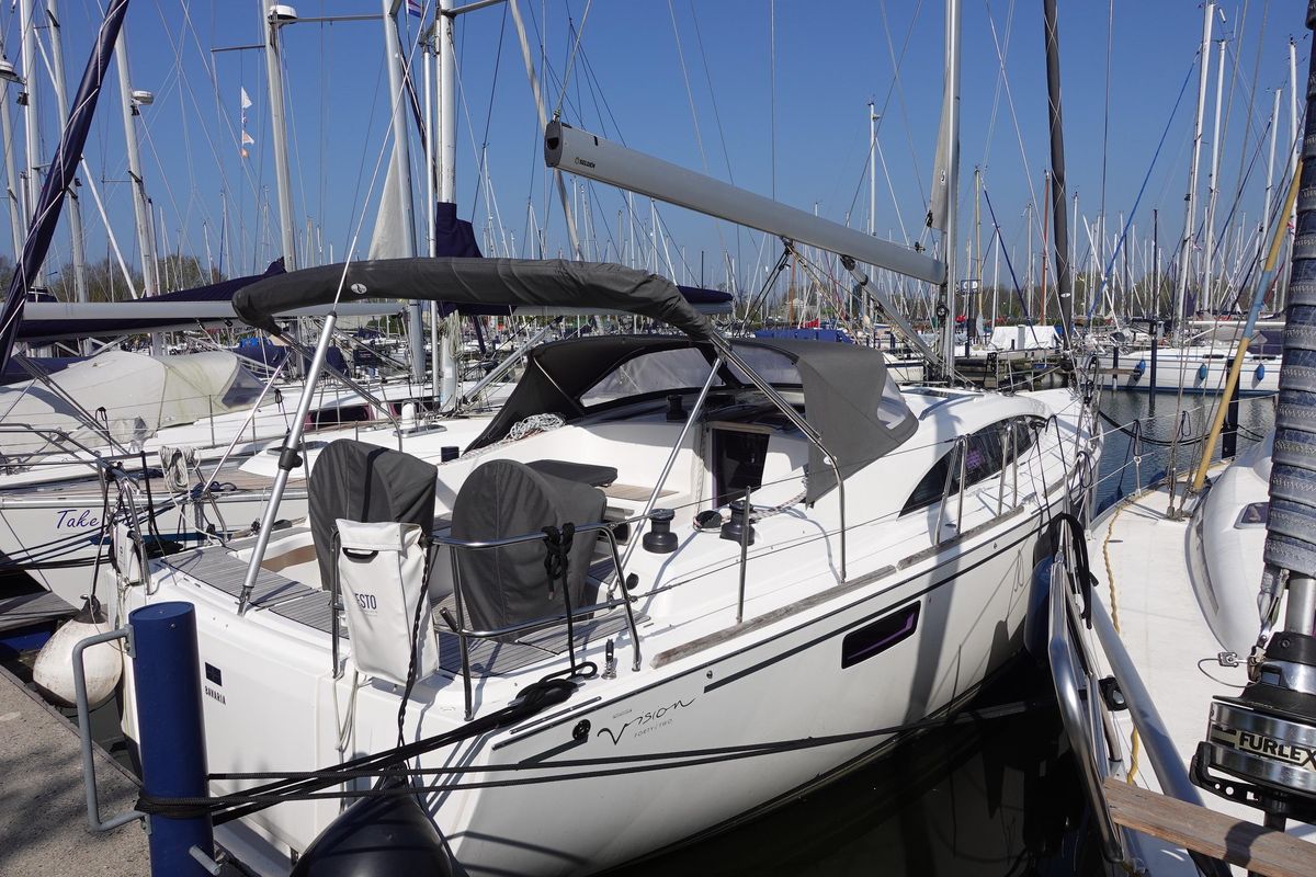 2022 Bavaria Vision 42