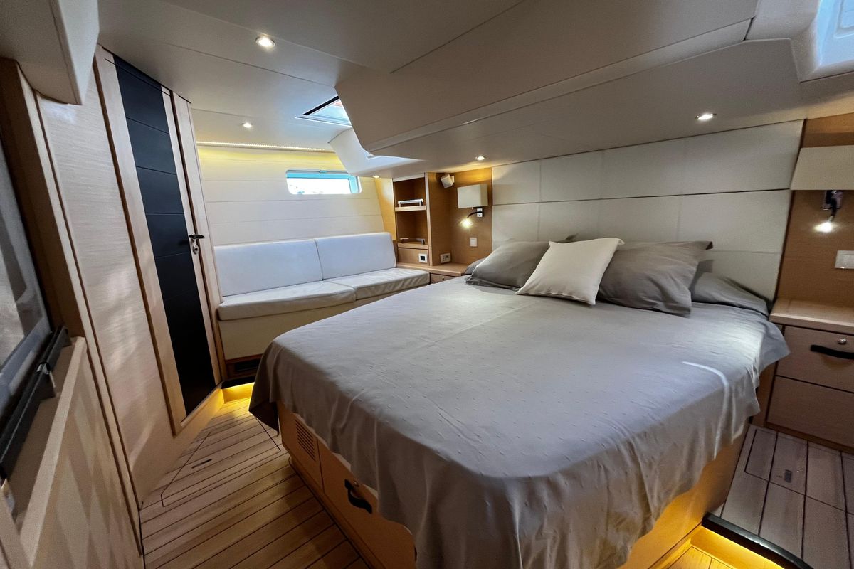 2016 Jeanneau 64