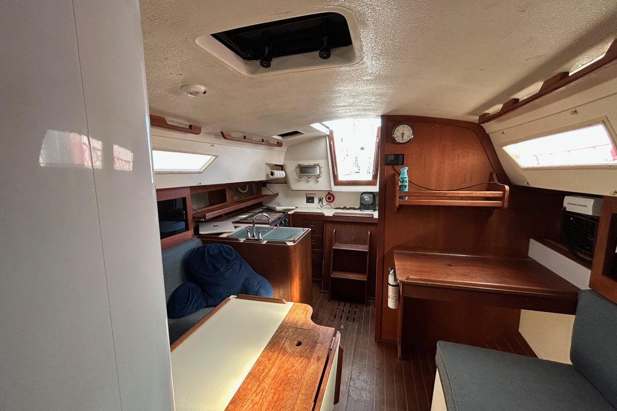 1984 Hunter 37 Cherubini Cutter