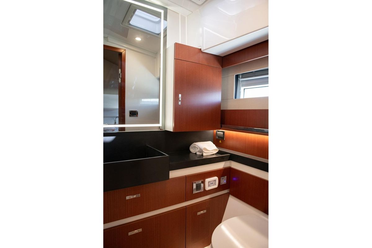 2025 Moody 48ds