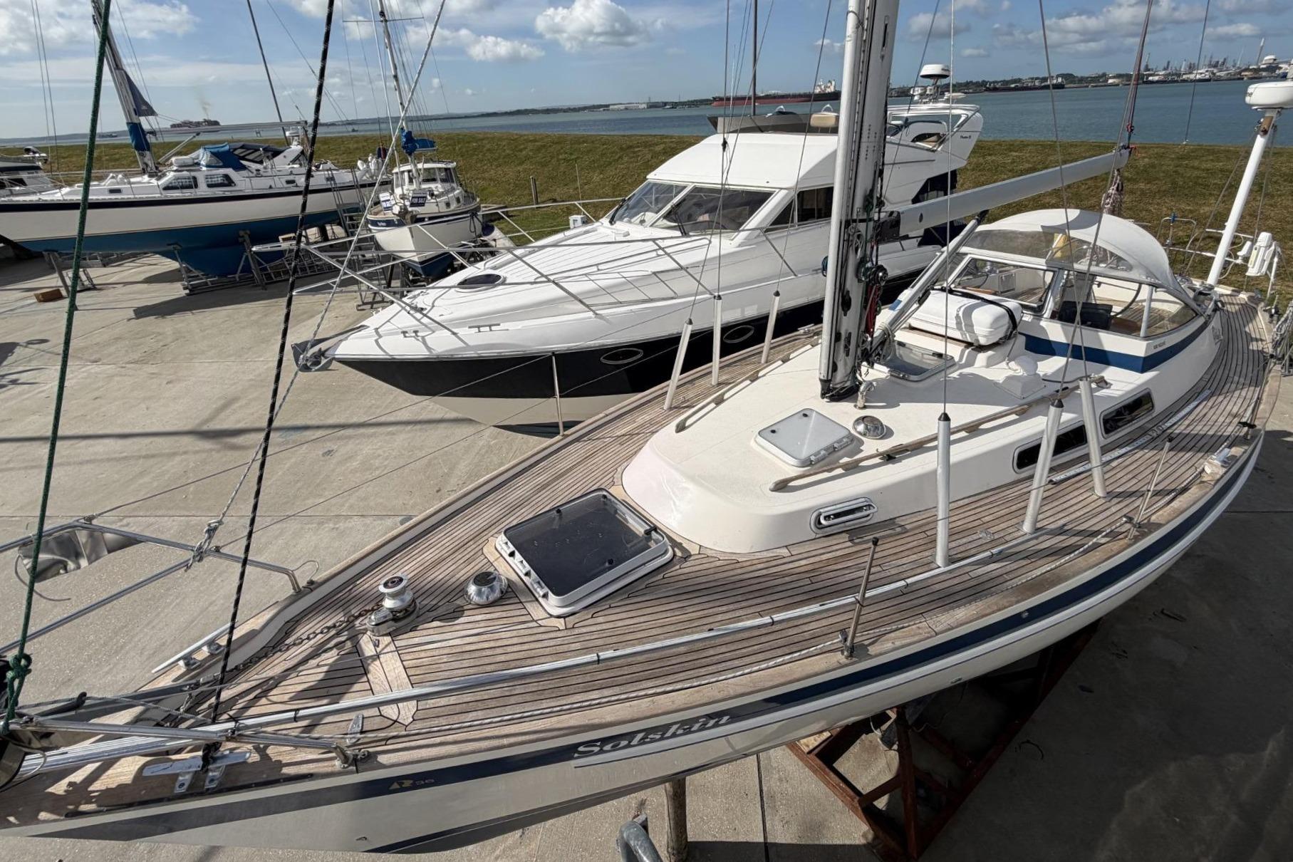 1992 Hallberg-Rassy 36