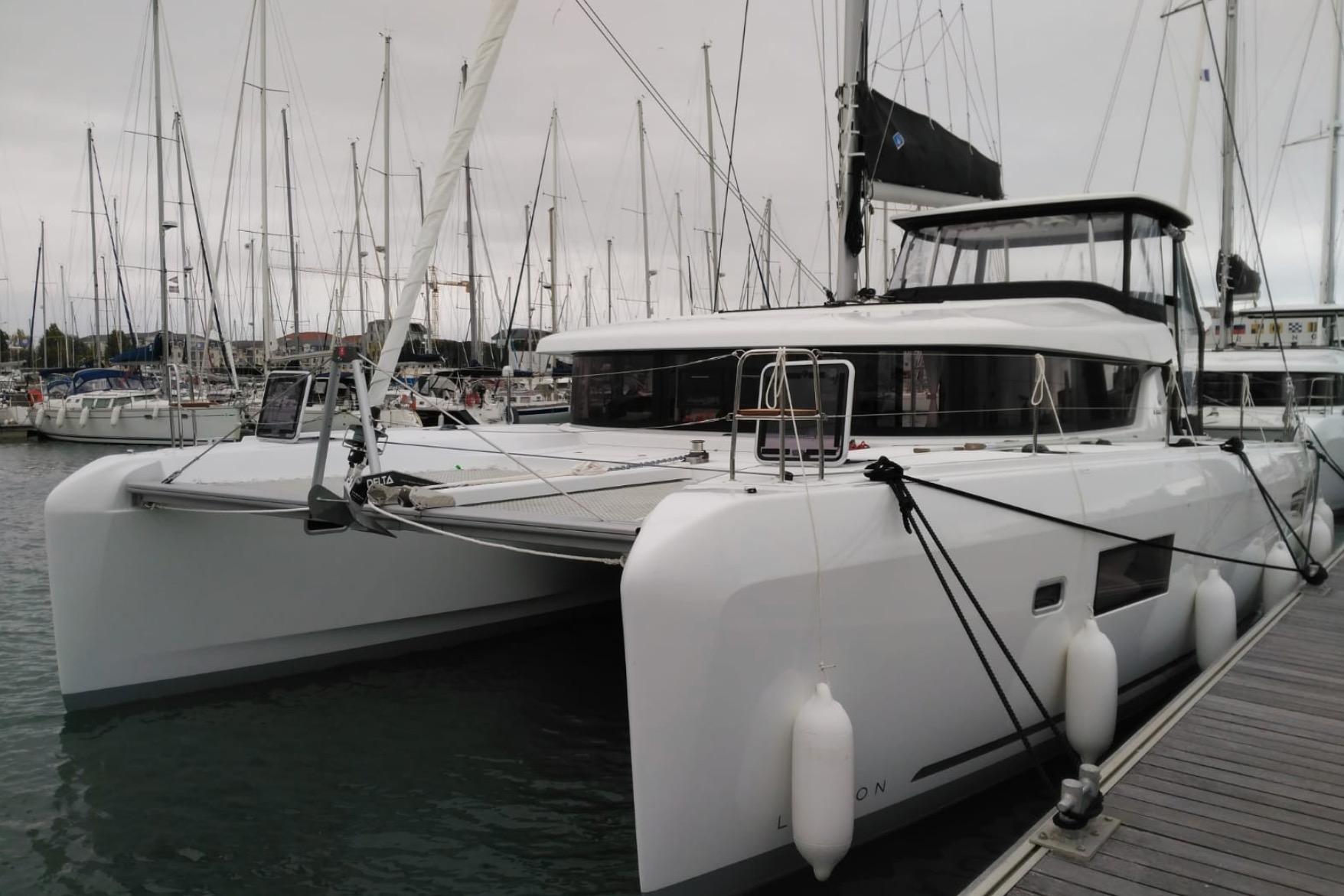 2020 Lagoon 42 Boats