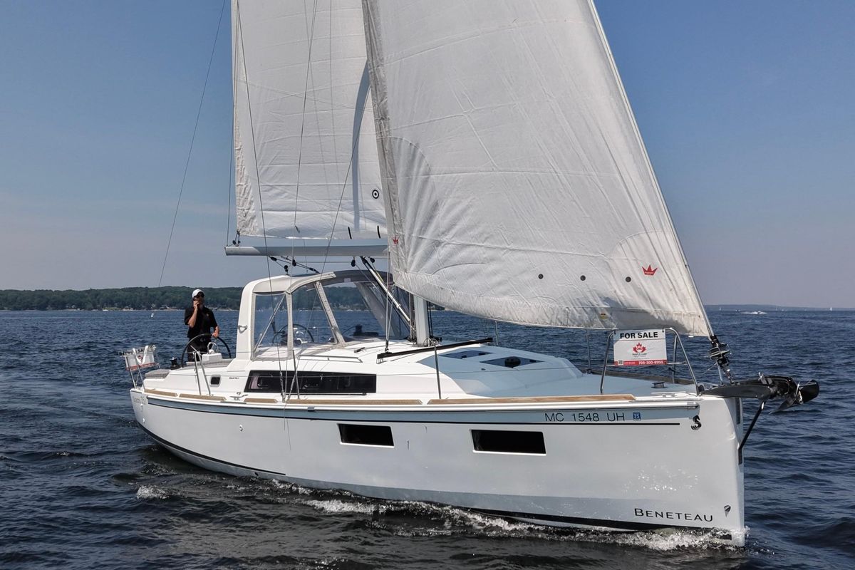 2019 Beneteau Oceanis 35.1
