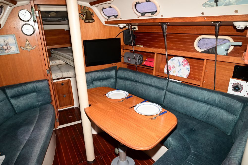 2000 Catalina 320
