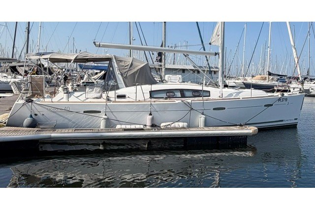 2008 Beneteau Oceanis 40 for sale in Ravenna, Italy