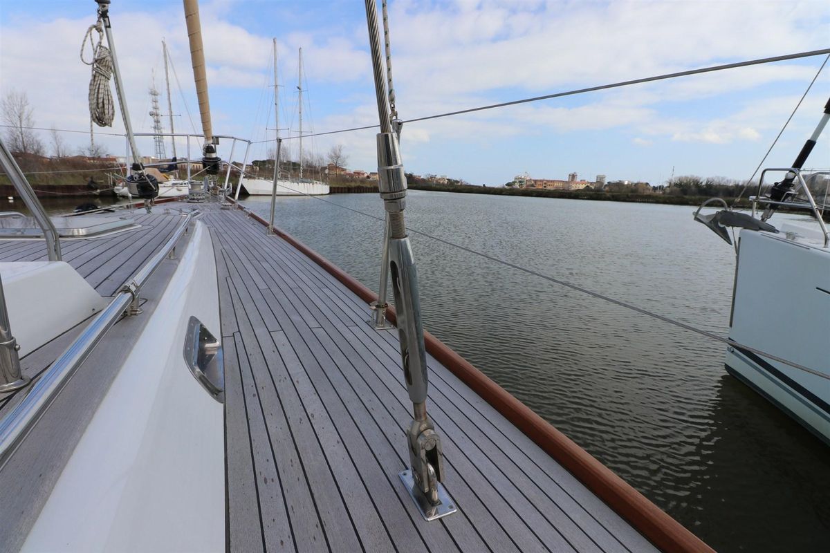 1999 Hylas 54