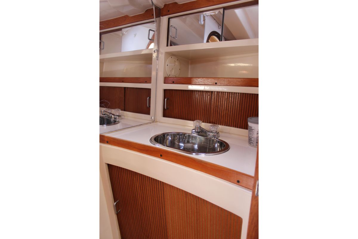 1988 Hunter 33.5