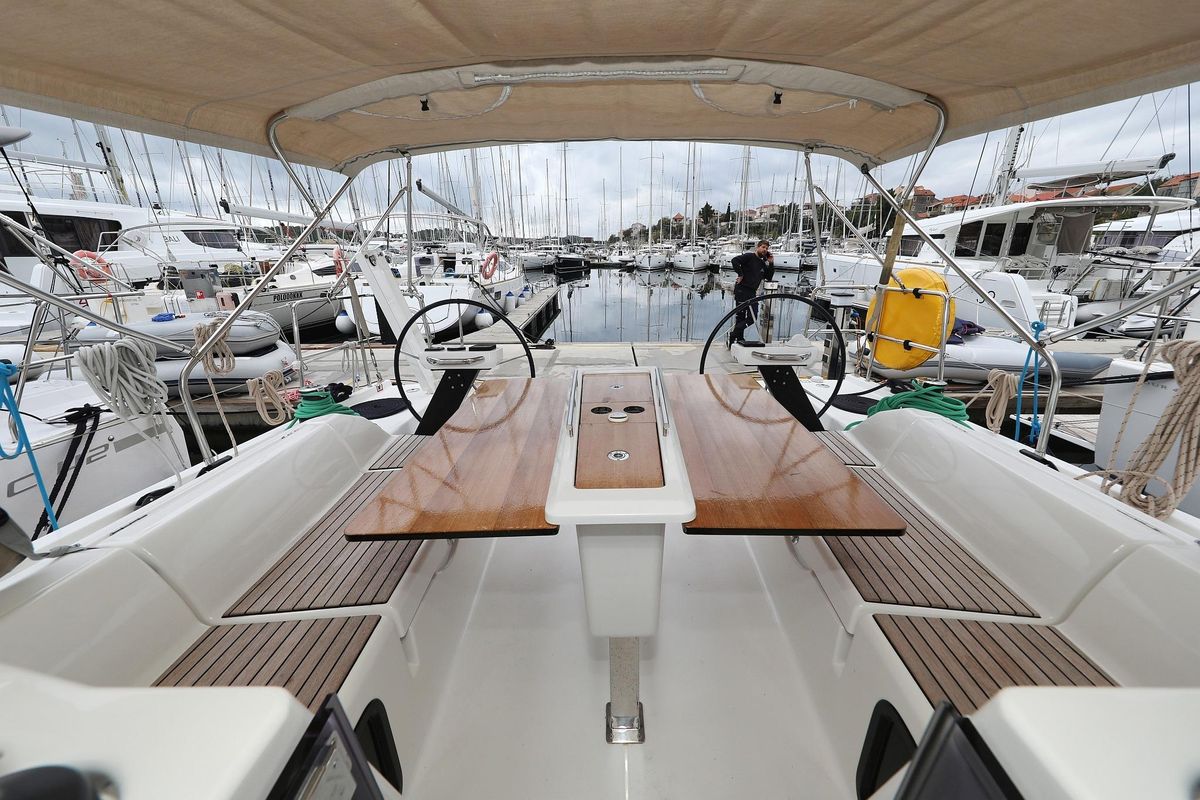 2021 Dufour 390 GL