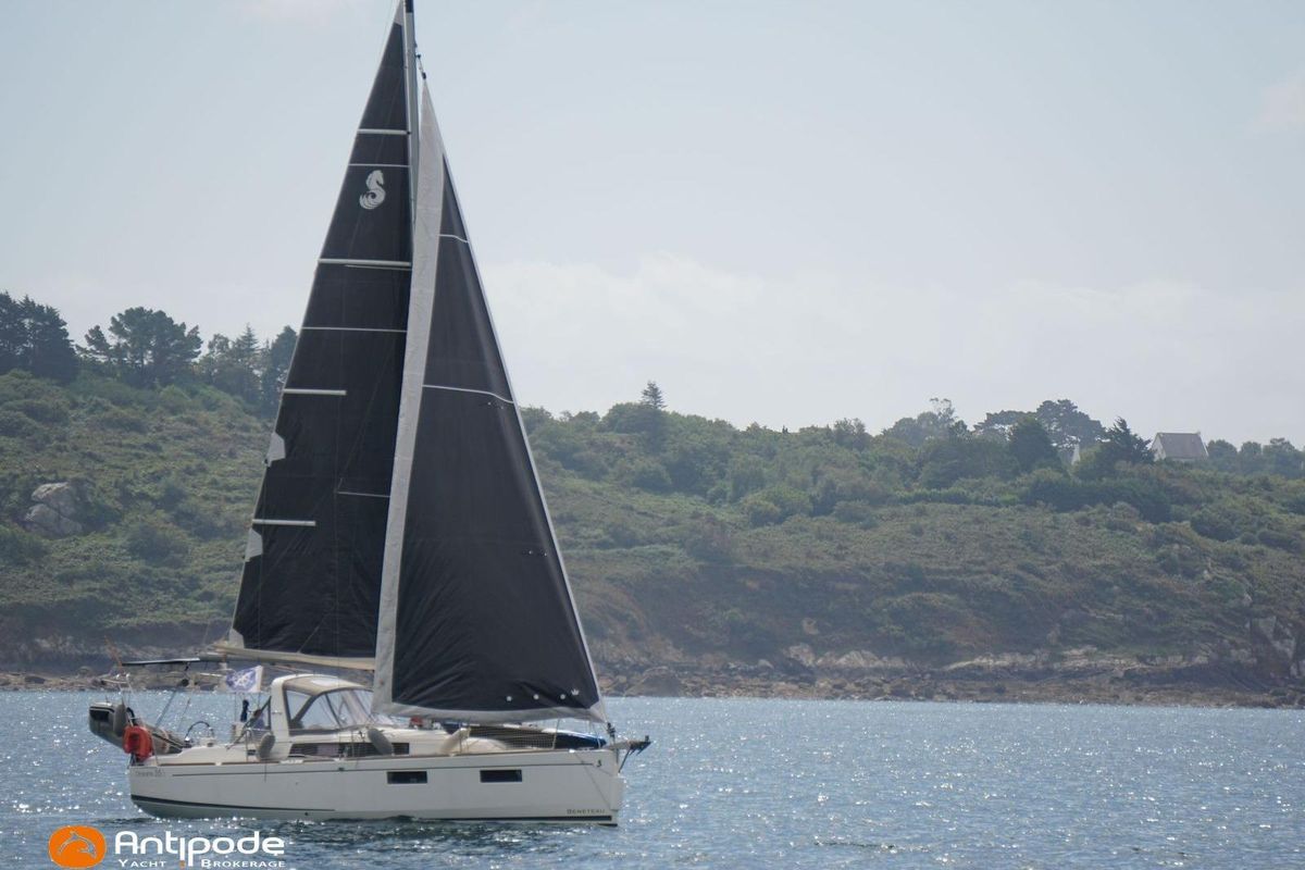 2017 Beneteau Oceanis 35.1 en venta en Brest, Finistère, France