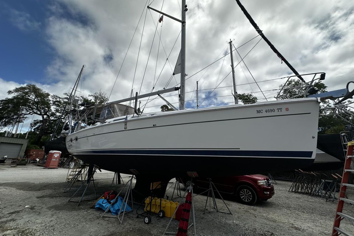 2004 Hunter 41 Aft Cockpit