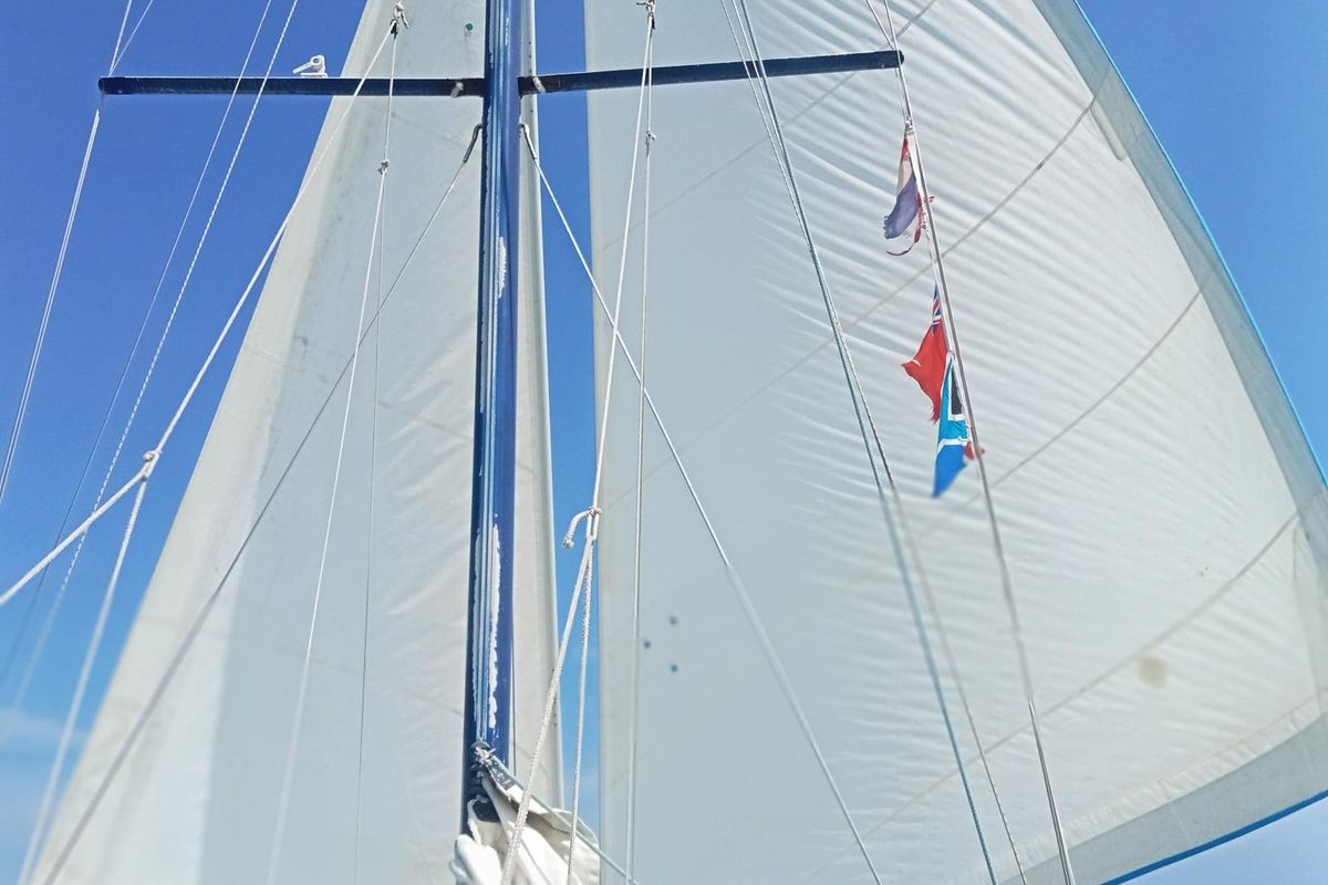 1979 Searunner 37