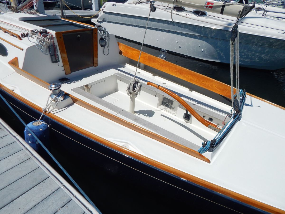 2002 Alerion 28 Express