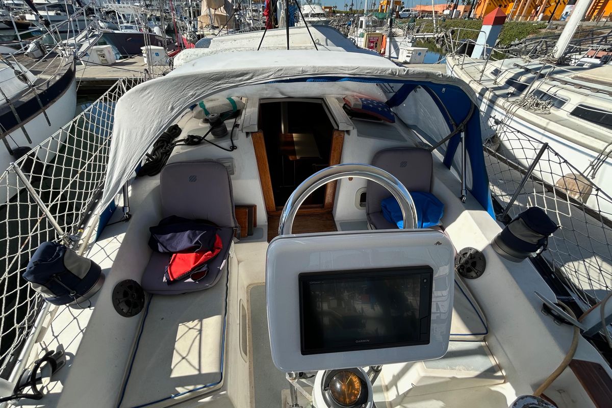 1984 Hunter 37 Cherubini Cutter