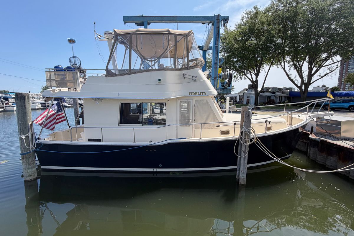 2006 Mainship 34 Trawler