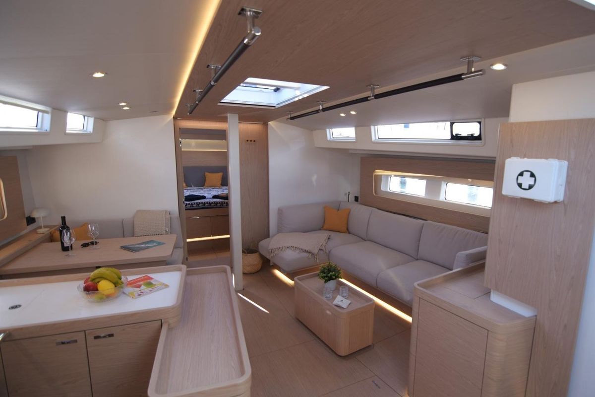 2024 Beneteau Oceanis Yacht 54