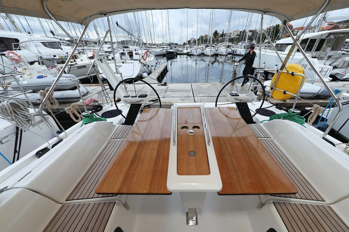 2021 Dufour 390 GL