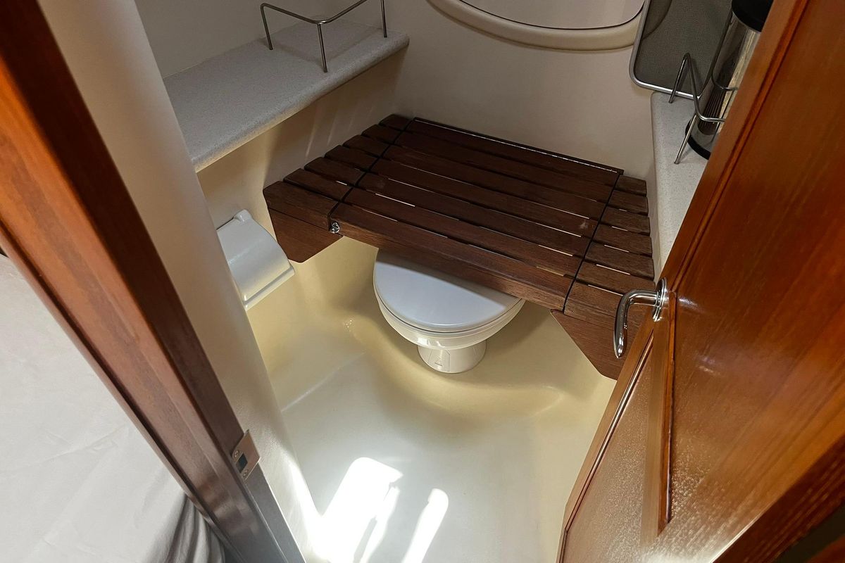 2006 Hunter 41 Deck Salon
