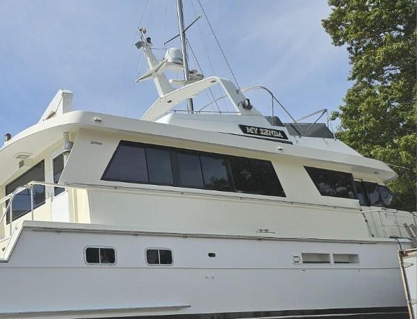 1991 Hatteras 70 Cockpit Motor