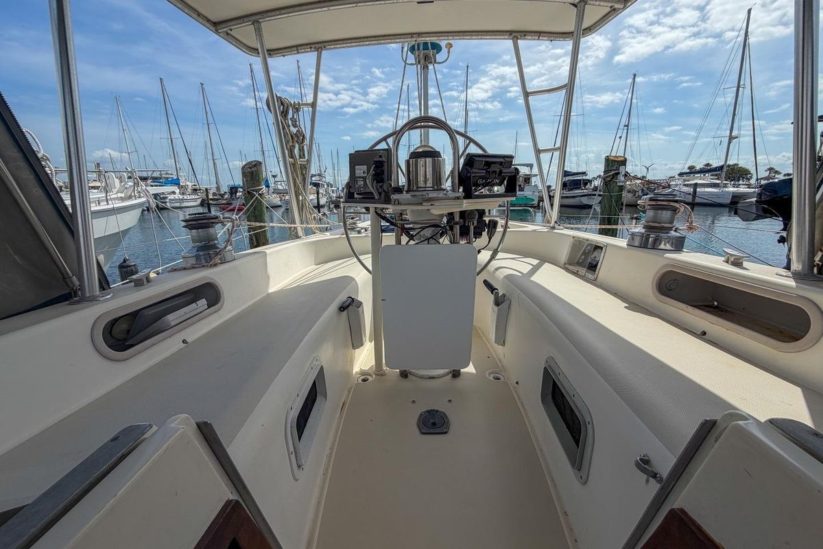 1984 Pearson 385 for sale in St Petersburg, Florida 38 ft