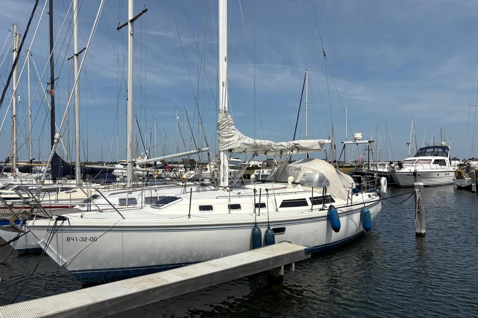 1993 Catalina 34 for sale in Wilhelminadorp, Netherlands