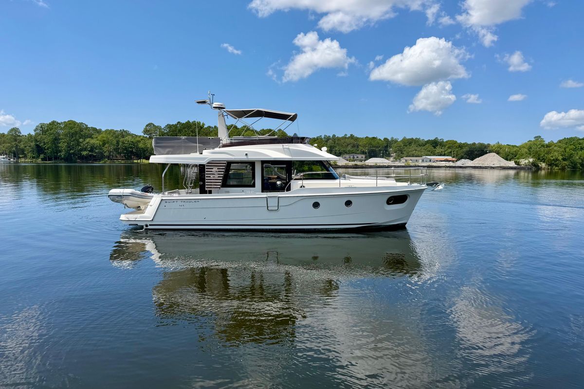 2025 Beneteau Swift Trawler 41 Fly