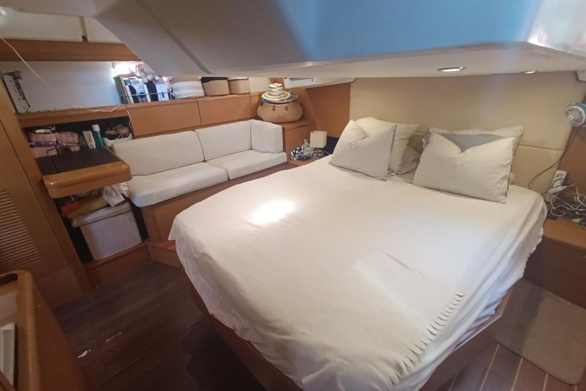 2010 Jeanneau 57