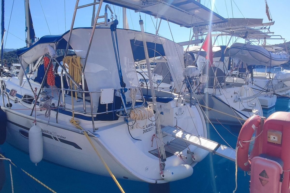 2007 Bavaria Cruiser 39