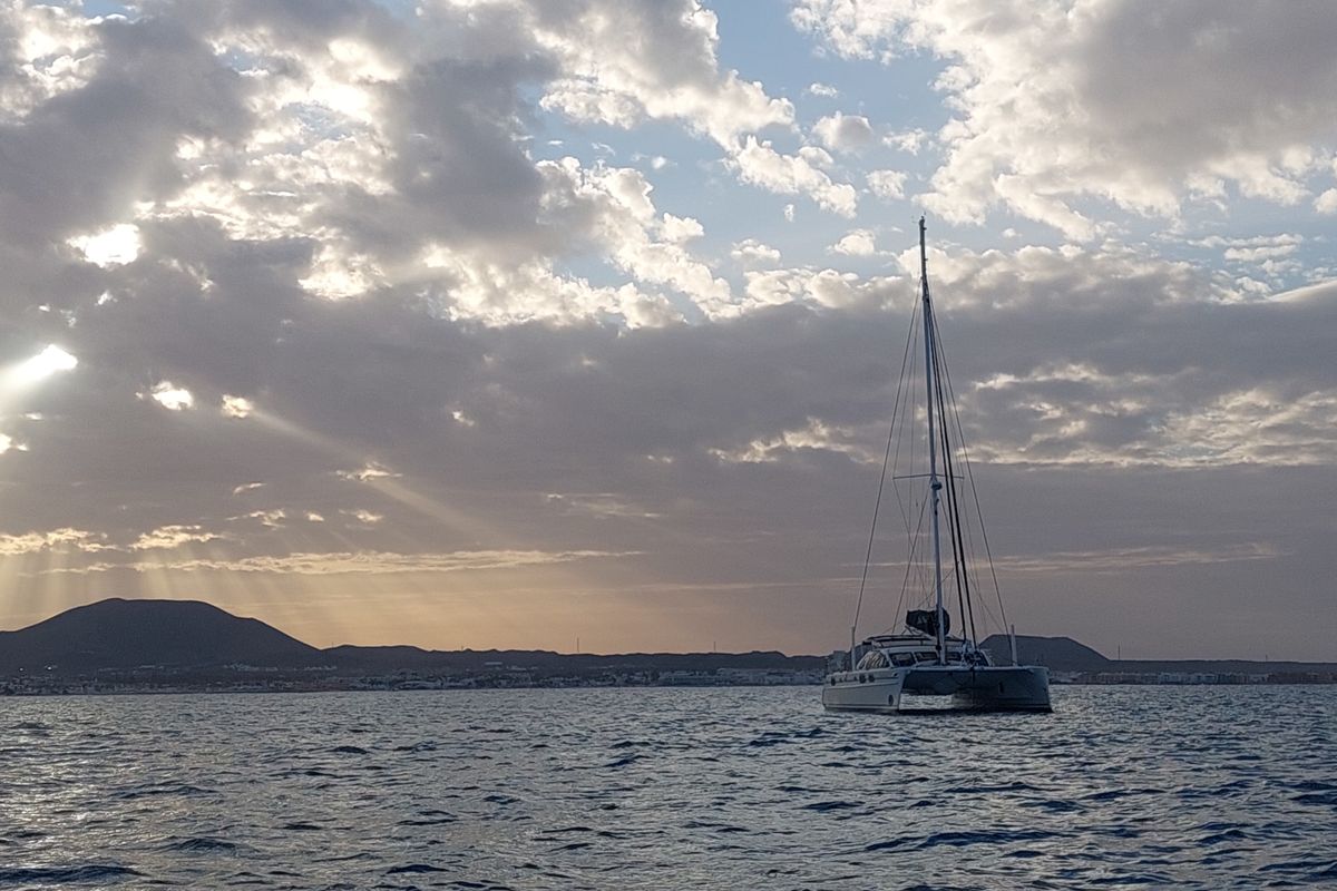 2002 Catana 581
