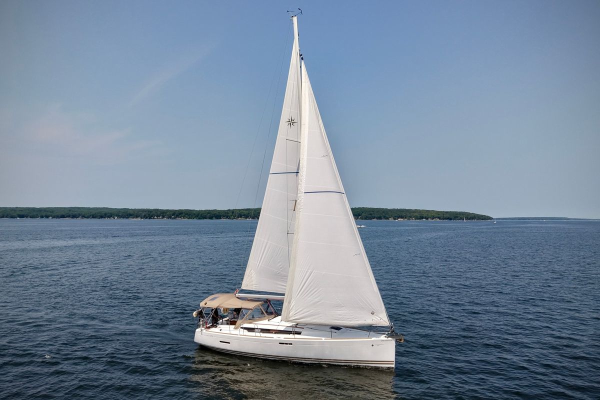 2013 Jeanneau Sun Odyssey 379