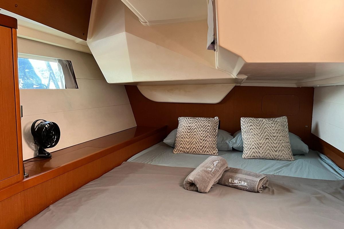 2014 Beneteau Oceanis 48