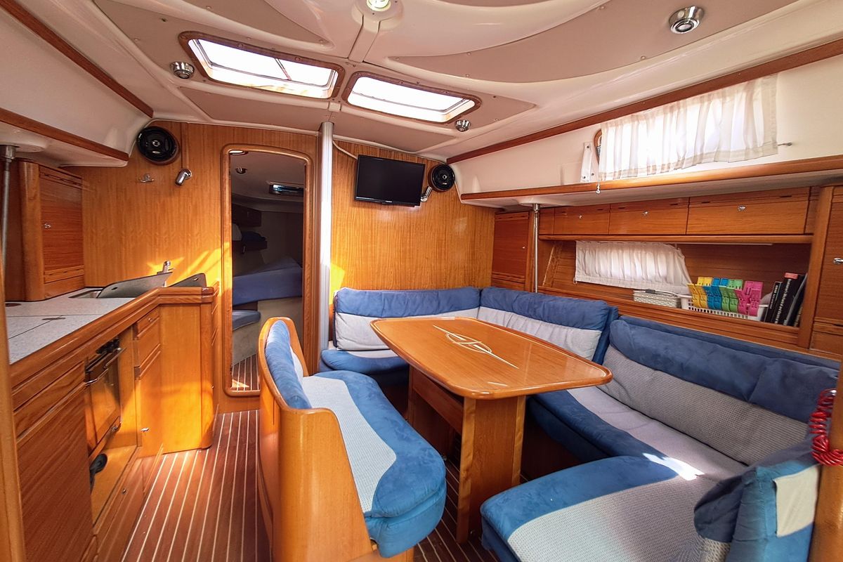 2007 Bavaria Cruiser 39