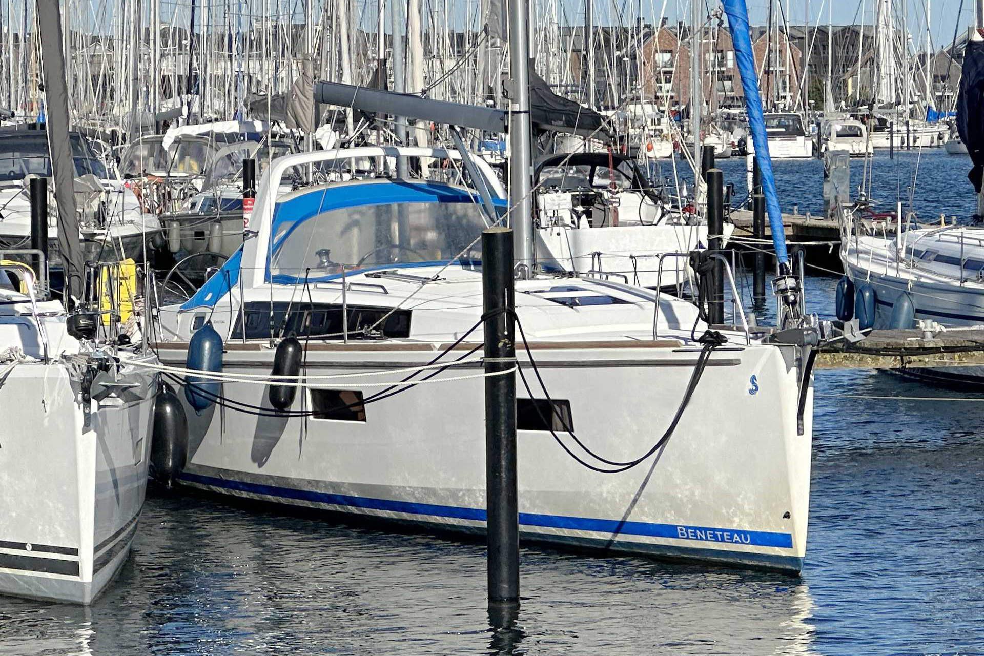2016 Beneteau Oceanis 38 Boats