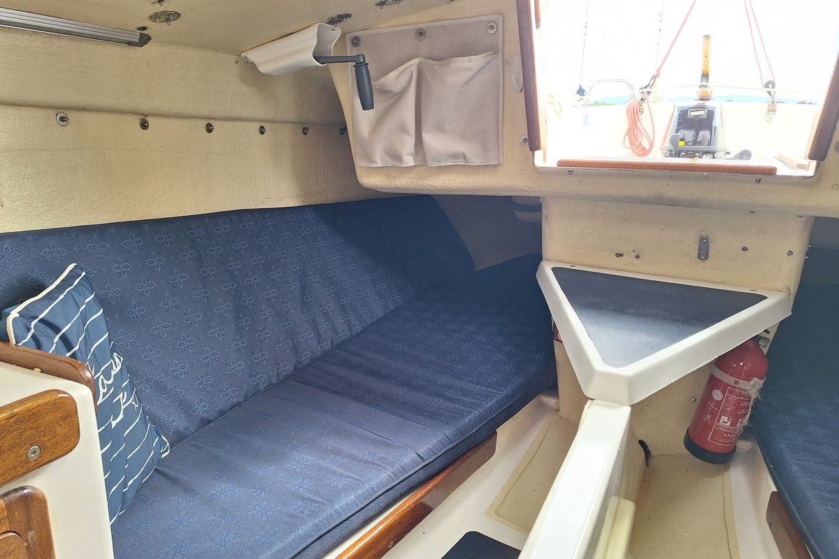 2004 Cape Cutter 19