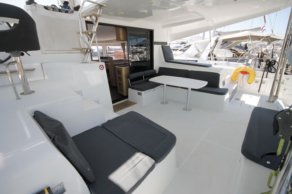 2022 Lagoon 42