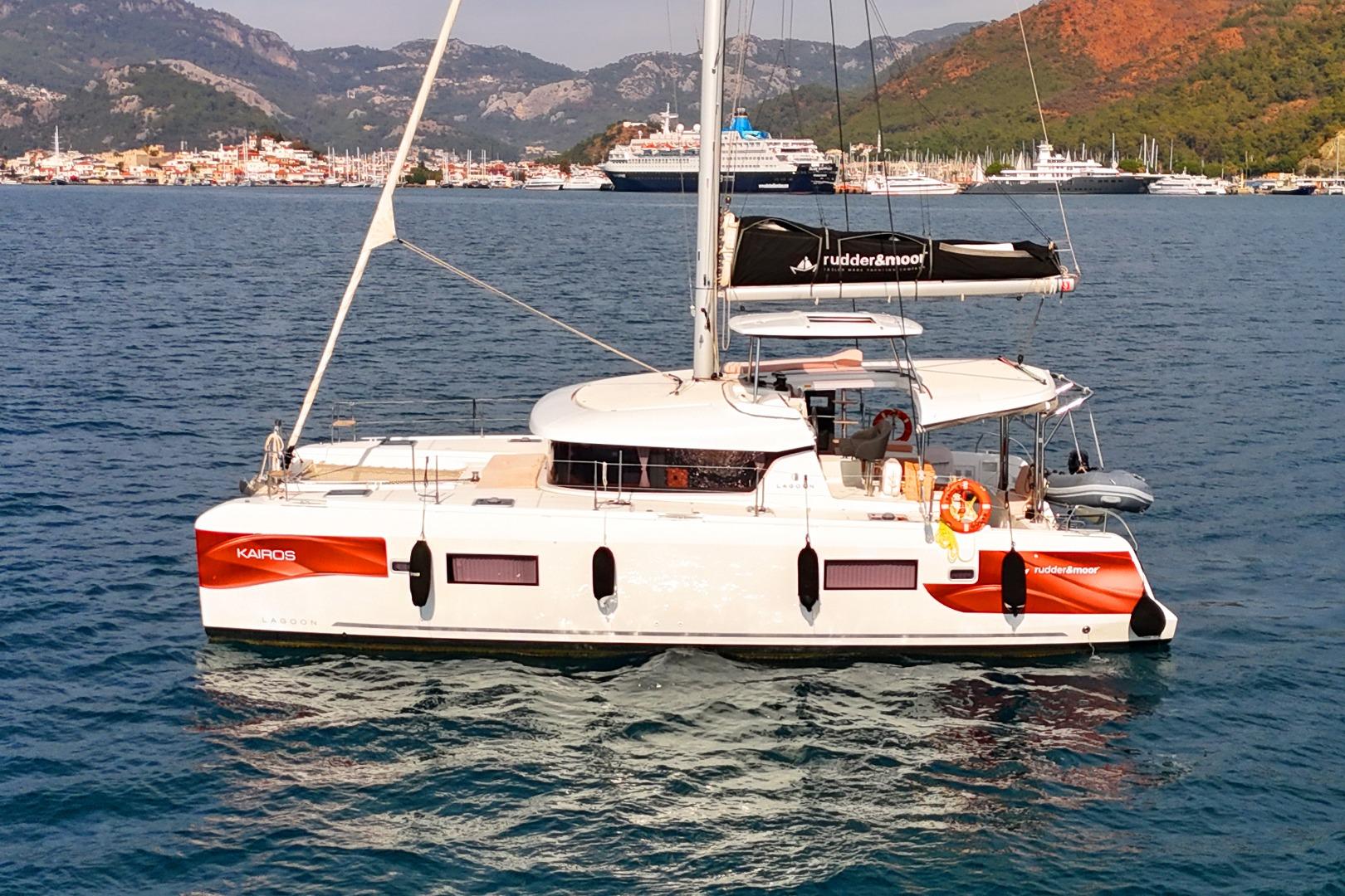 2022 Lagoon 42