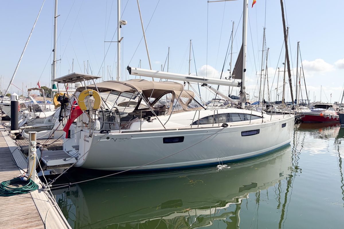 2018 Bavaria Vision 42