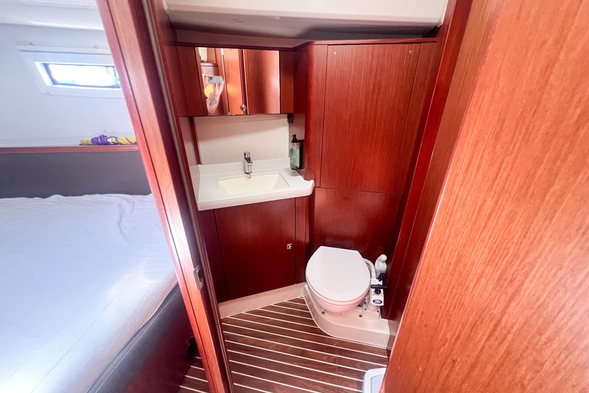 2018 Bavaria Vision 42