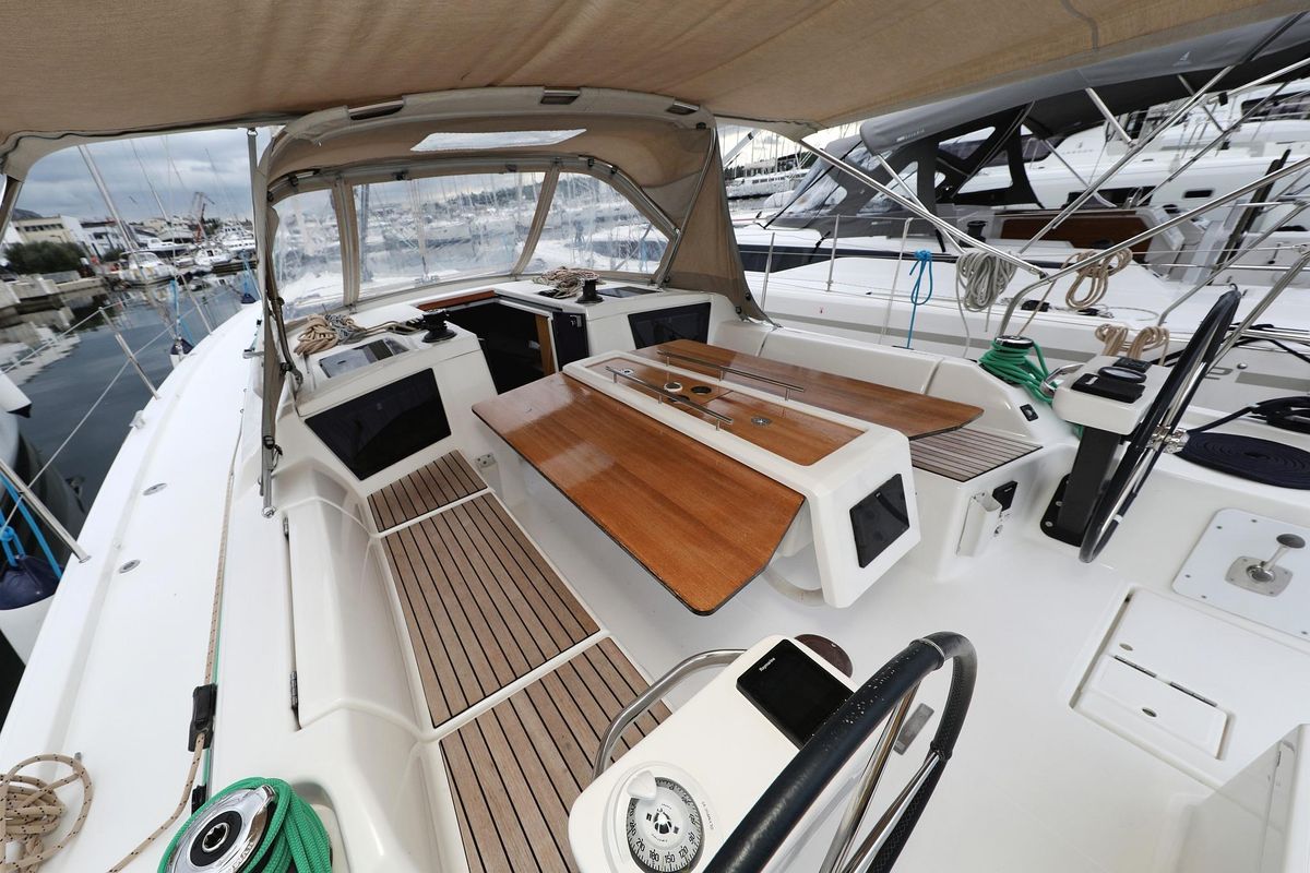 2021 Dufour 390 GL