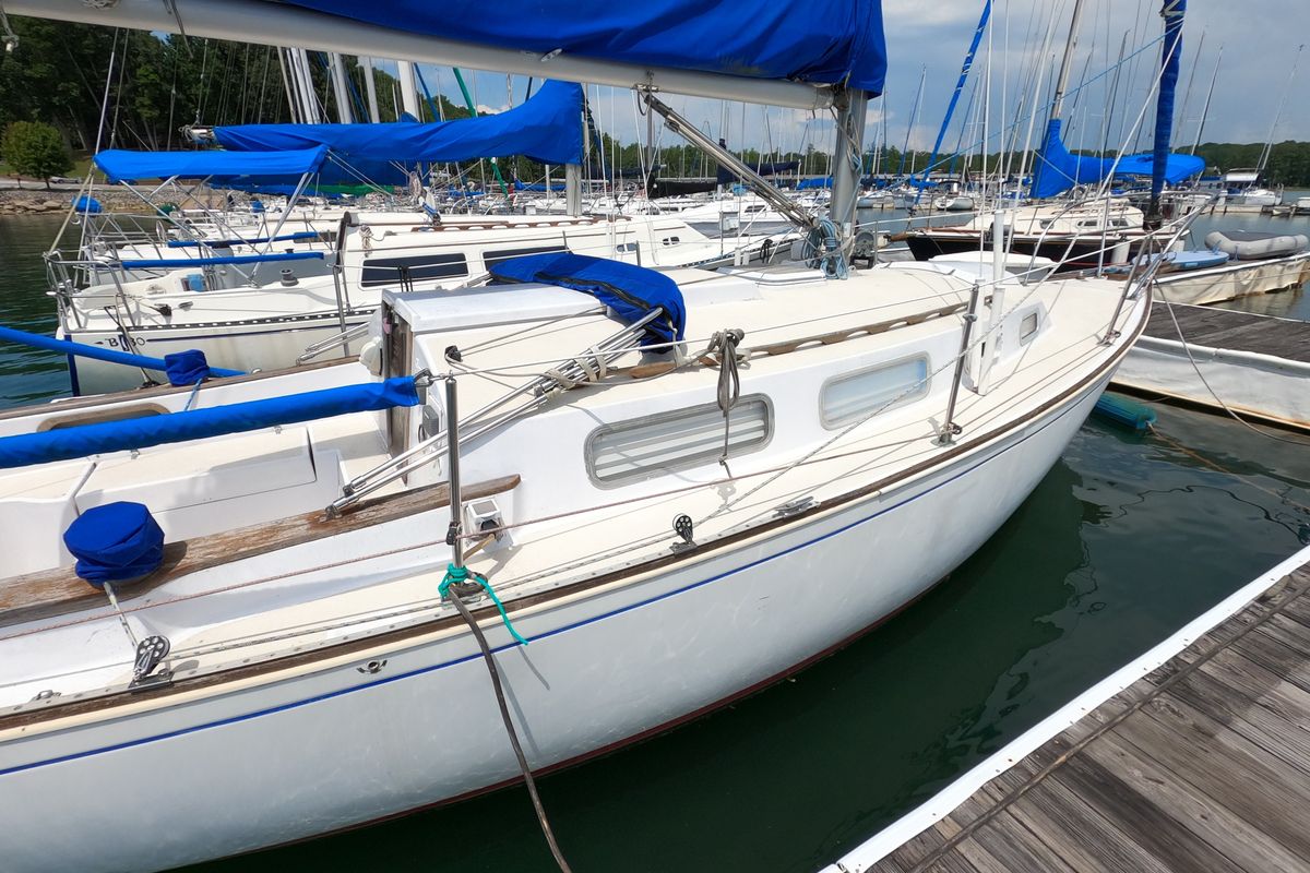 1977 Sabre 28