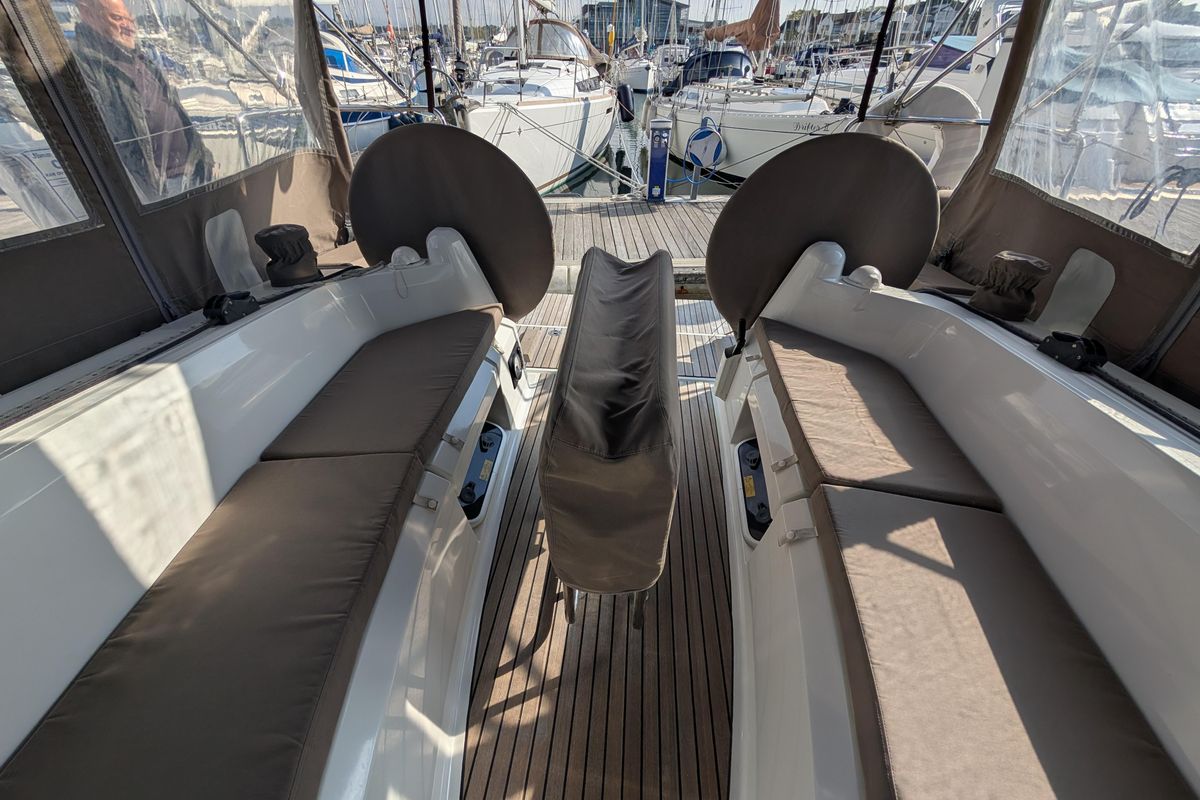 2016 Jeanneau Sun Odyssey 349 for sale in Poole, Dorset, United Kingdom 34 ft