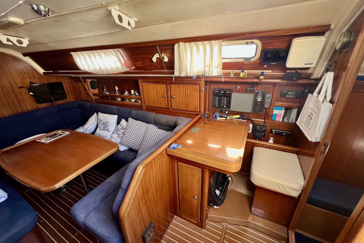 2002 Bavaria 37