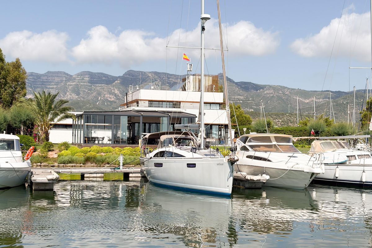 2018 Bavaria Vision 42