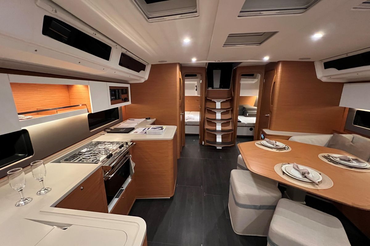 2024 Dufour 44